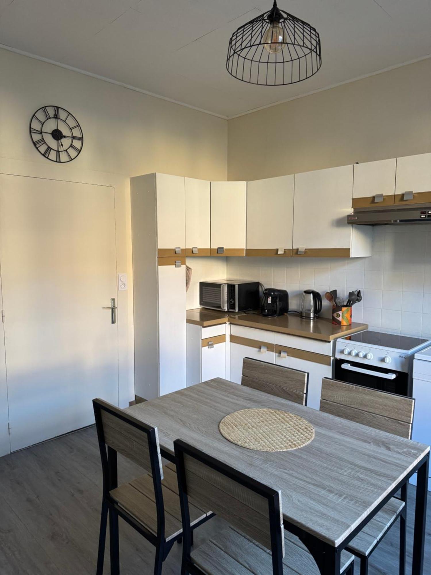 Appartement T4 70M2 - Meuble - Centre Ville - Proche Thermes Лон-ле-Сонье Экстерьер фото